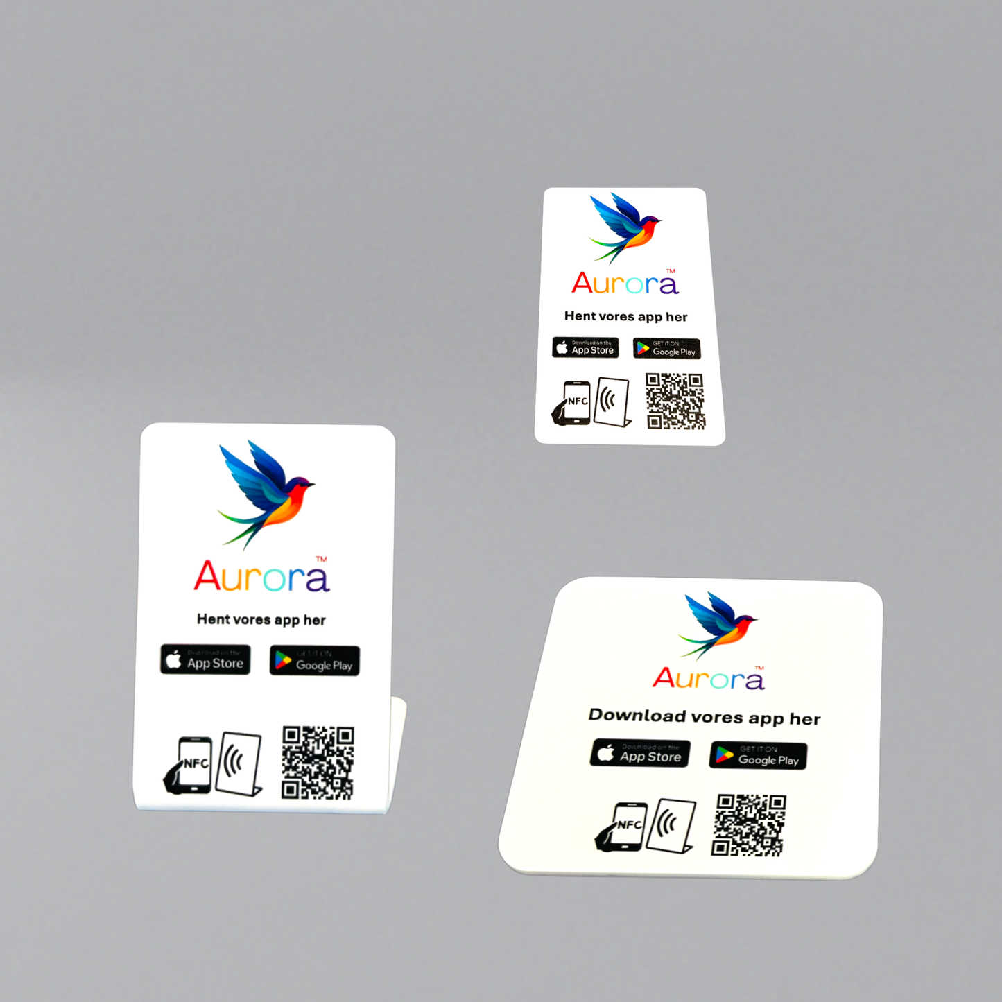 Pakke med NFC Bordstander, selvklæbende pad og kort med QR kode og dit logo til app downloads for kunder