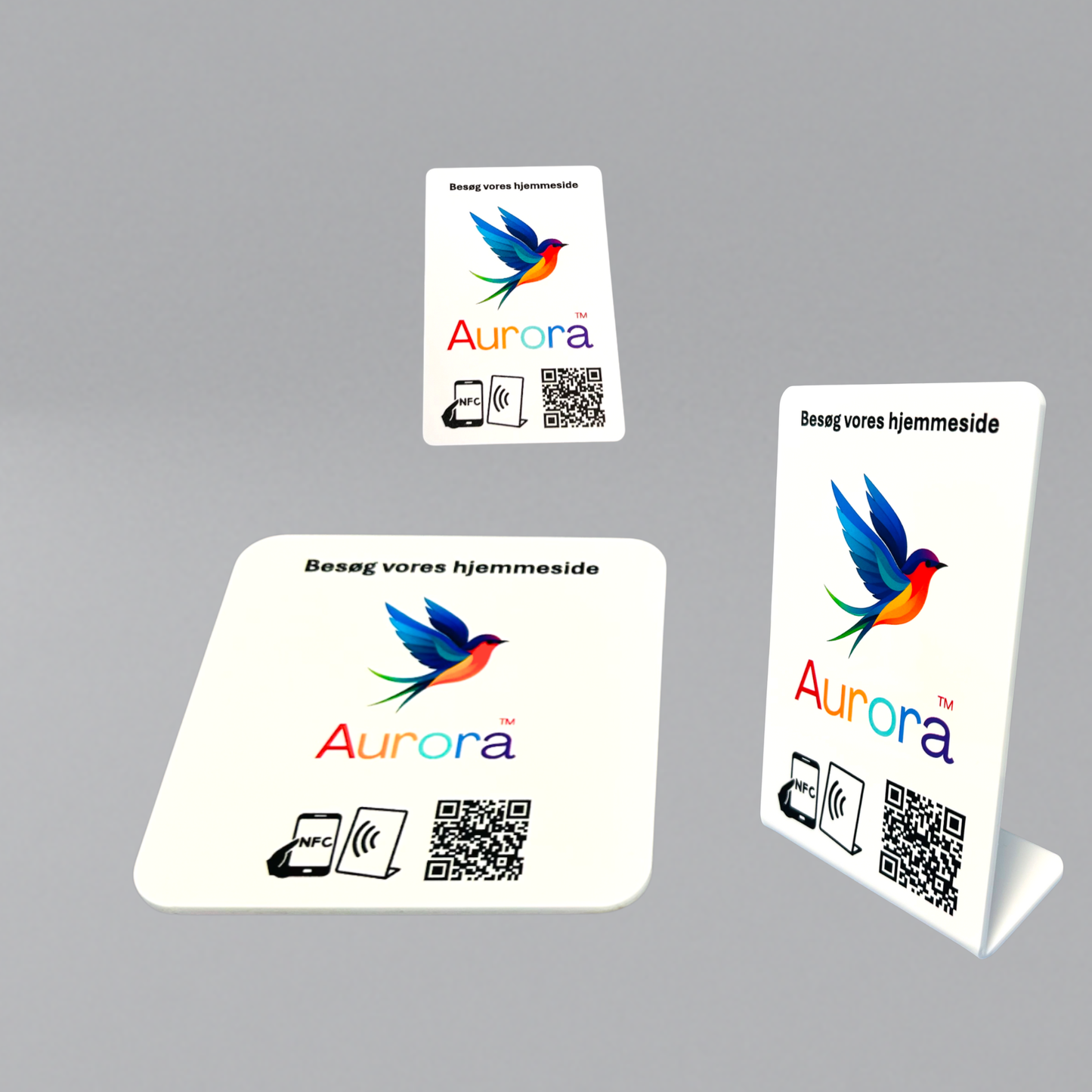 Pakke med NFC Bordstander, selvklæbende pad og kort med QR kode og dit logo til hjemmeside besøg af kunder