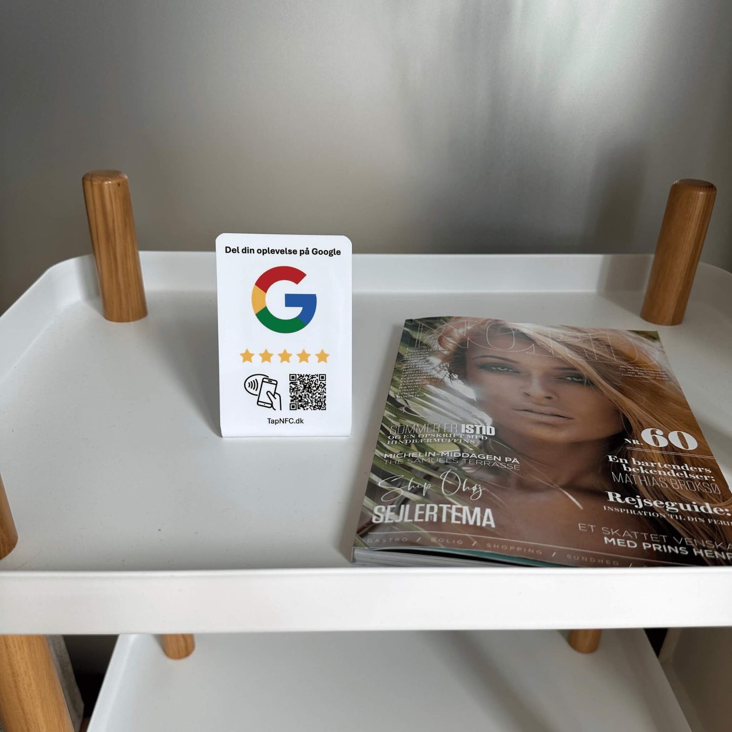 Bordstander til Google med NFC og QR kode – gør det nemt for kunder at interagere med din virksomhed.