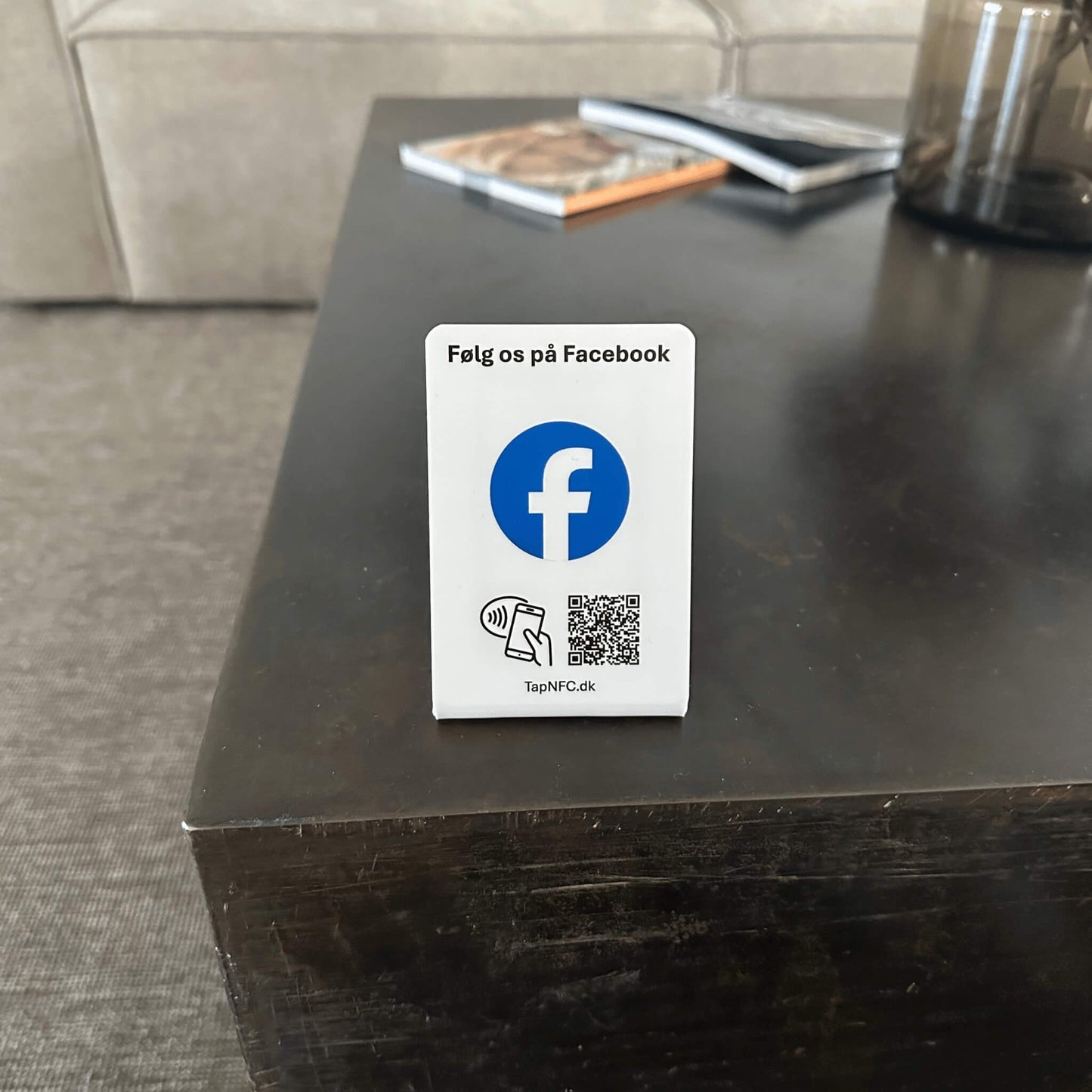 Bordstander til Facebook med NFC og QR kode – gør det nemt for kunder at interagere med din virksomhed.