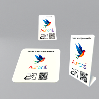 Pakke med NFC Bordstander, selvklæbende pad og kort med QR kode og dit logo til hjemmeside besøg af kunder