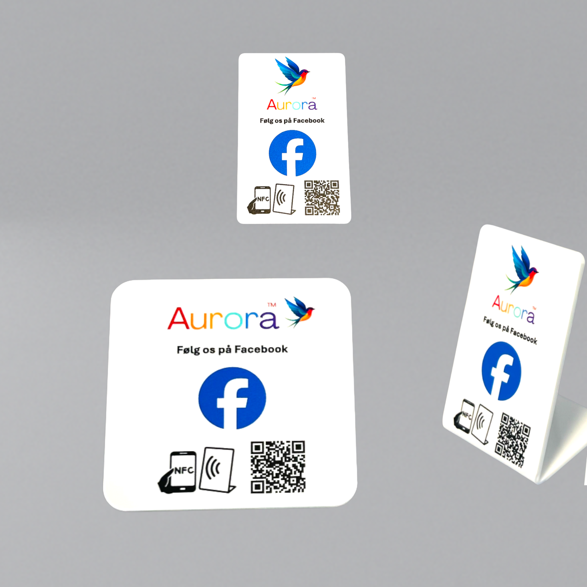 Pakke med NFC Bordstander, selvklæbende pad og kort med QR kode og dit logo til Facebook følgere 