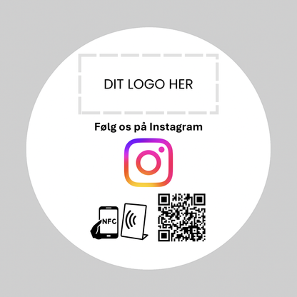 Rund selvklæbende Pad til Instagram med NFC og QR kode – fås med eget logo for et professionelt og personligt udtryk.