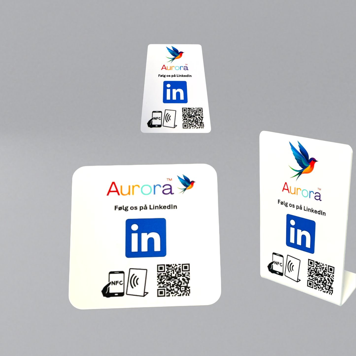 Pakke med NFC Bordstander, selvklæbende pad og kort med QR kode og dit logo til følgere på LinkedIn