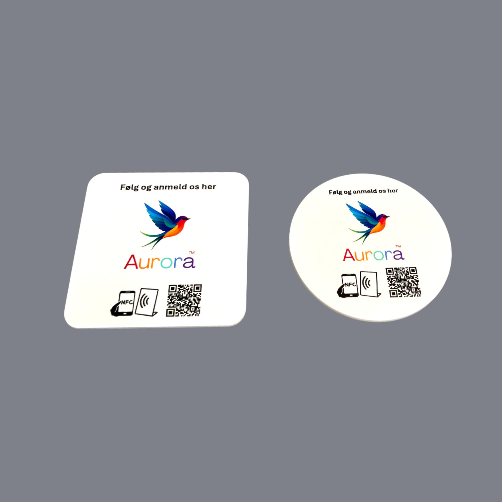 MultiLink selvklæbende pad med eget logo NFC og QR kode der samler alle forretningens link på en side