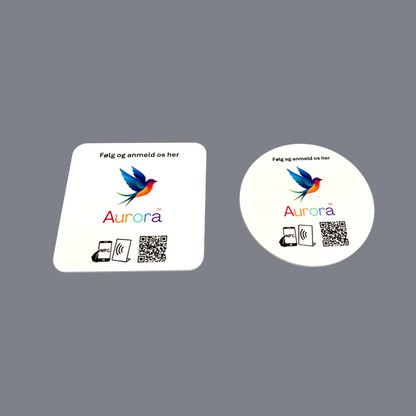 MultiLink selvklæbende pad med eget logo NFC og QR kode der samler alle forretningens link på en side