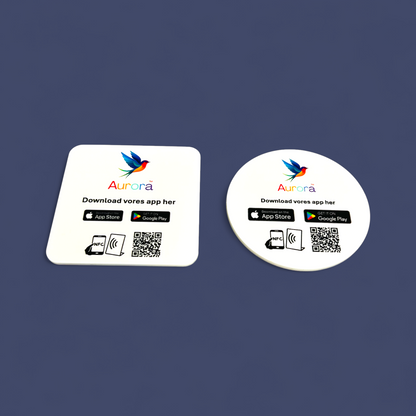 Selvklæbende pad med NFC og QR kode og eget logo til kunders app downloads