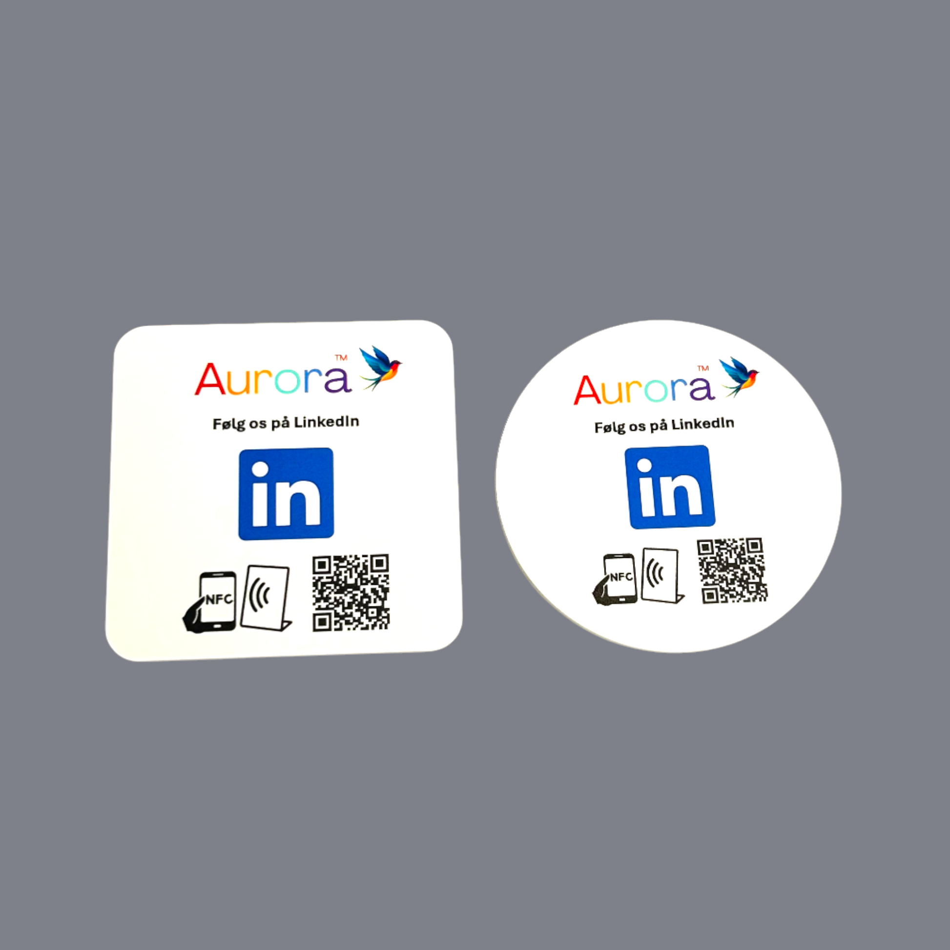 Selvklæbende pad med eget logo NFC og QR kode til flere følgere på LinkedIn