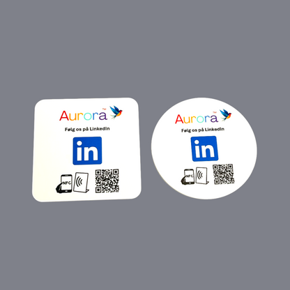 Selvklæbende pad med eget logo NFC og QR kode til flere følgere på LinkedIn