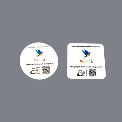 NFC selvklaebende pad med QR kode og eget logo til at få tilmeldinger til kundeklub