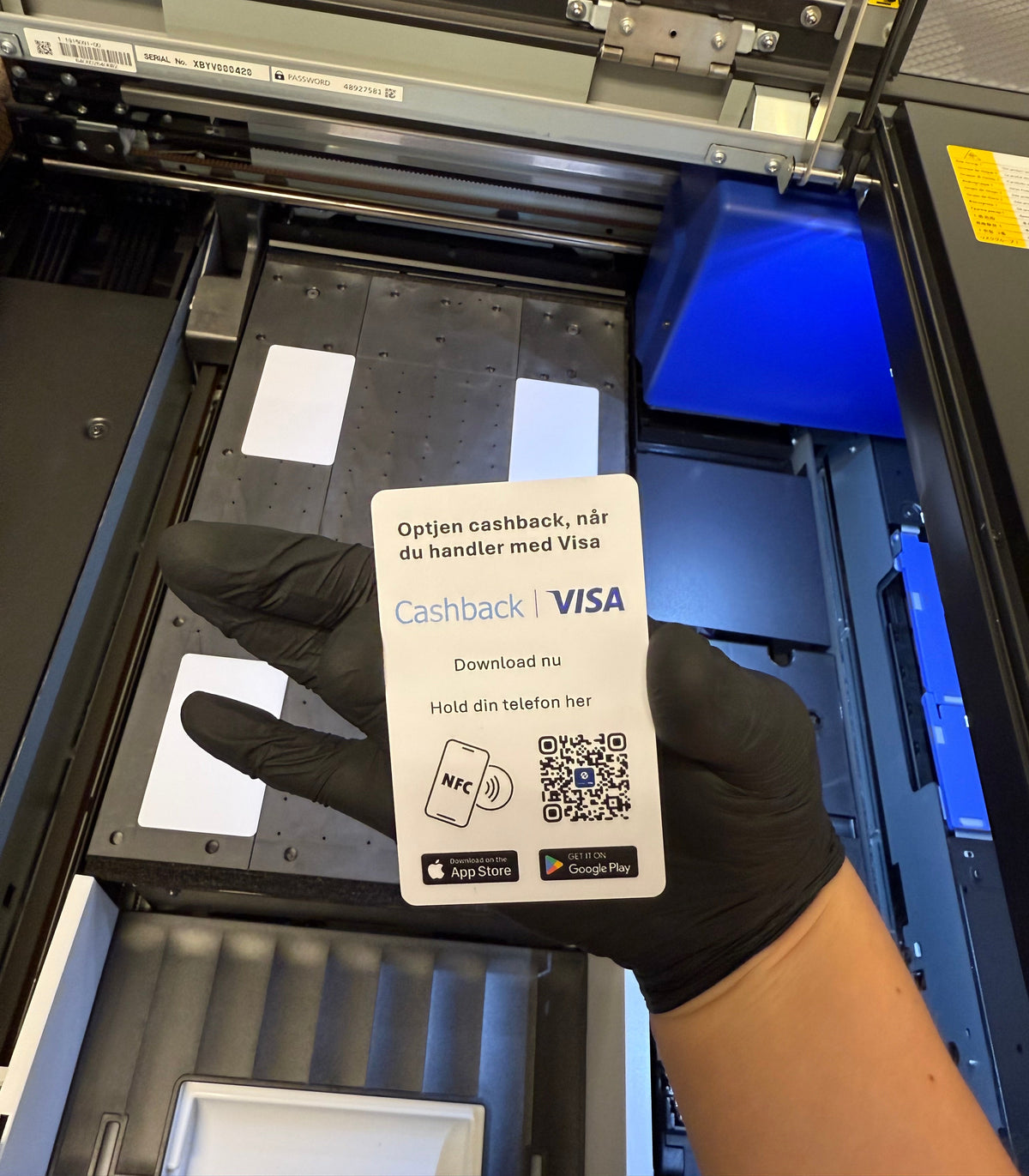 NFC kort med QR kode med CashbackmedVisa logo