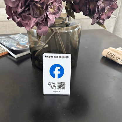 Følg os på Facebook bordstander - TapNFC ApS