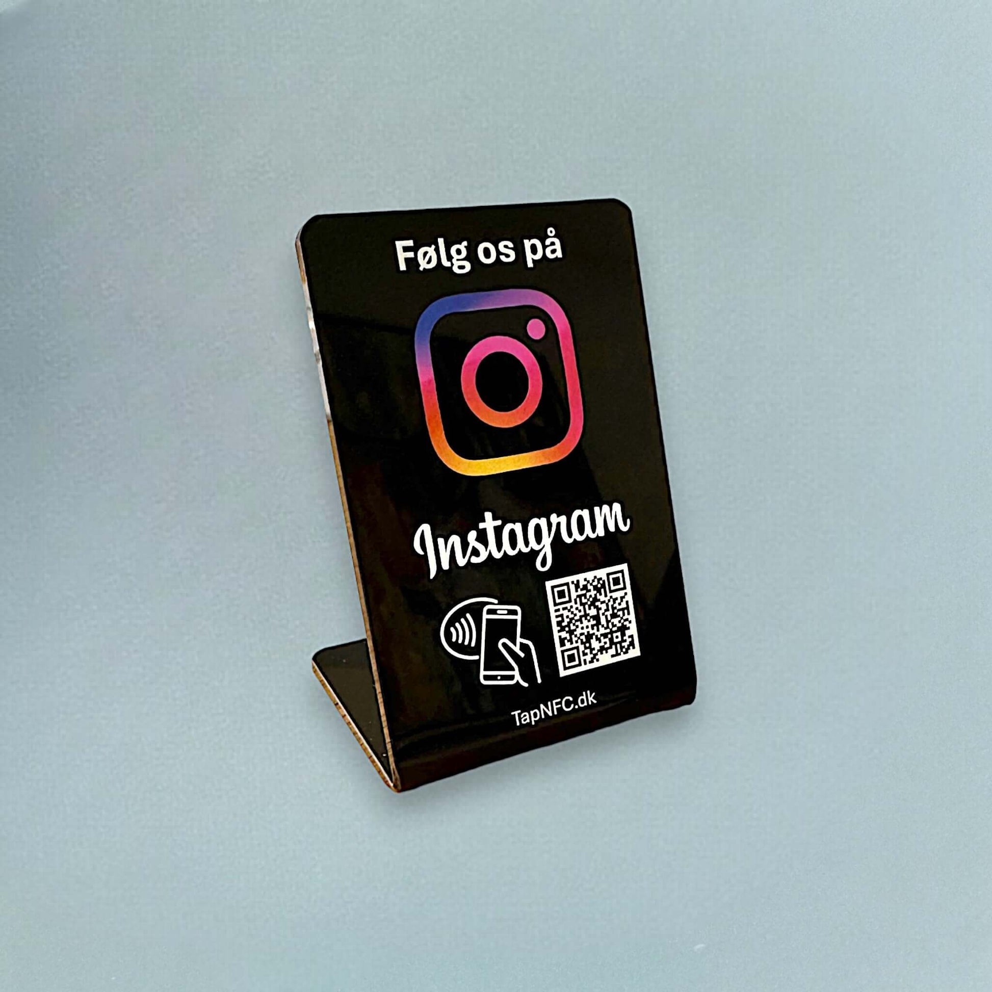Følg os på Instagram bordstander sort - TapNFC ApS