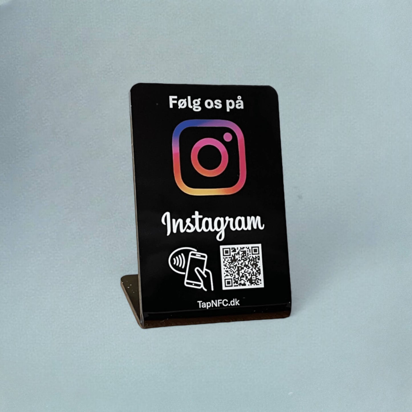 Følg os på Instagram bordstander sort - TapNFC ApS