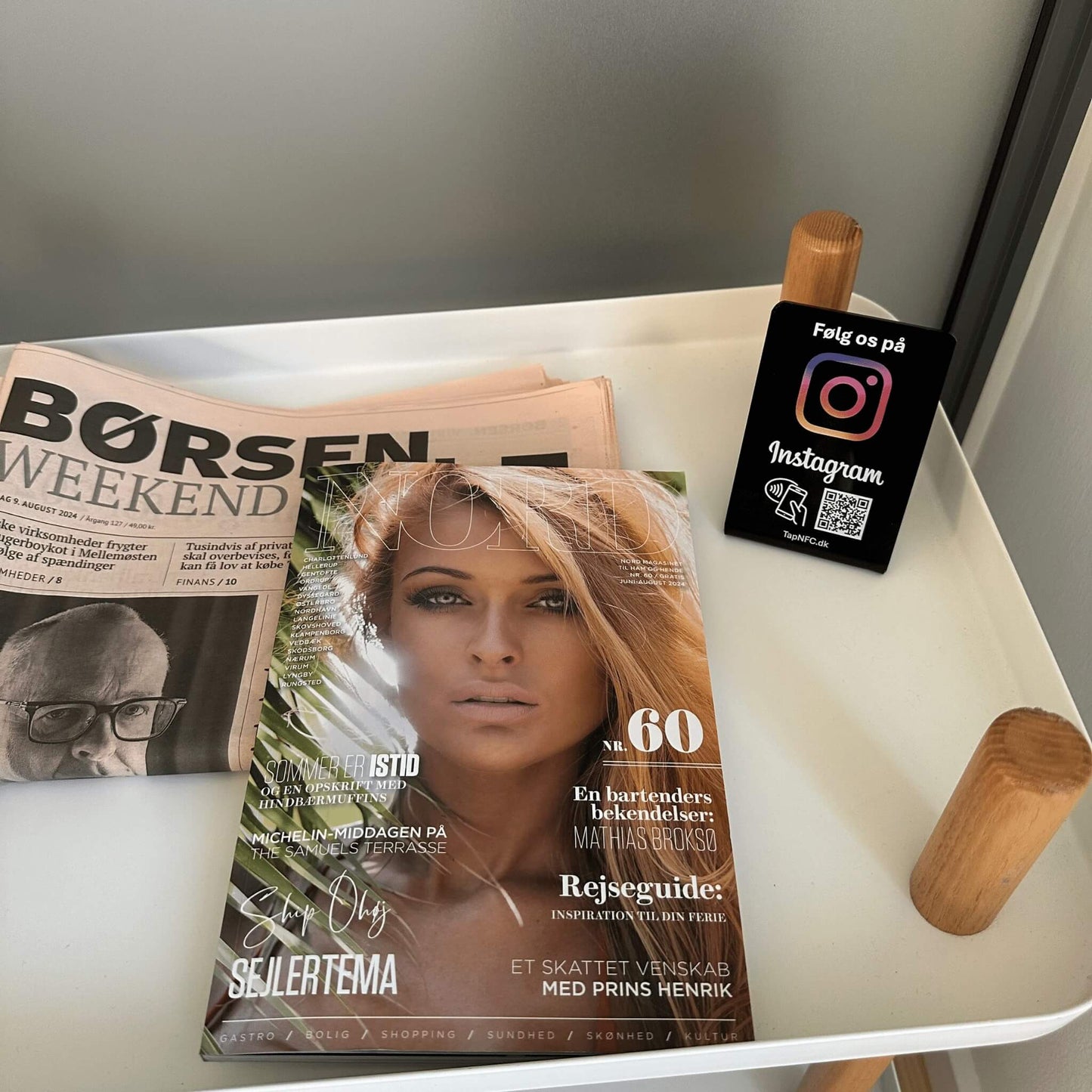 Følg os på Instagram bordstander sort - TapNFC ApS