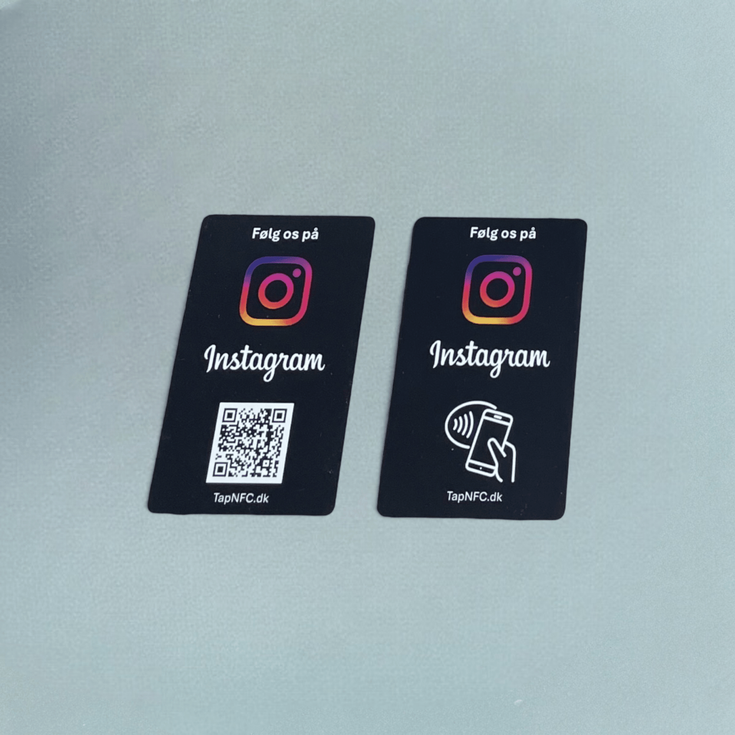 Følg os på Instagram kort sort med NFC og QR kode - TapNFC ApS
